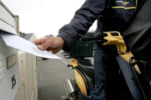 Scooter-la-poste-630.jpg