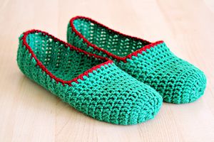 how-to-make-simple-crochet-slippers-17.jpg