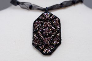 Pendentif art-déco rose