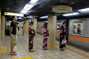 189 - 4 kimono girls