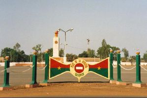 985870-Ouaga_Place_de_la_Revolution-Burkina_Faso.jpg