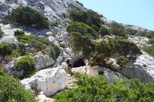 036- l'entrée de la grotte de Agios Ioanis...
