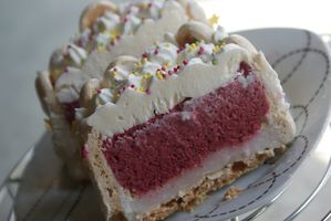 vacherin citron et fruits rouges coupe 1