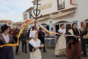 0043-pèlerinage des patronnes du village, les Arlesiennes