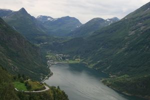0674-le Geirangerfjord (vue de la route des Aigles)