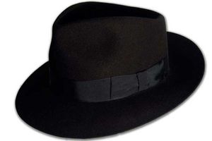 Un-chapeau-de-Mickael-Jackson.-930620 scale 930 620