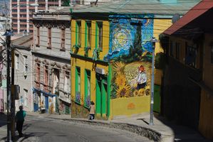 35. Dans les rues de Valparaiso
