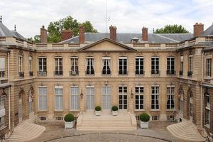 Hotel-de-Roquelaure.jpg