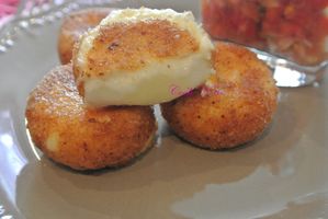 Beignets de Babybel fondants, tartare de tomates