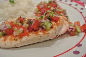 Poulet grillé salsa tomate-concombre