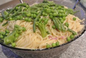 Spaghetti aux légumes verts, sauce au camembert