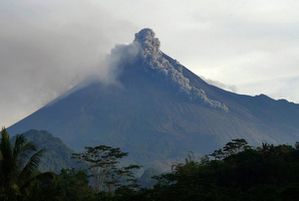 Gunung-Merapi-29-Oktober-2010-pukul-06.15-WIB.jpg