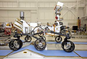 800px-Mars Rover Curiosity, Right Side View