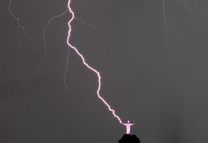 maxnewsfrtwo961067.jpg