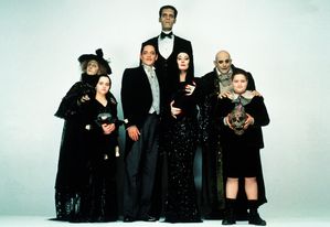 Retouve-la-Famille-Addams-au-complet1.jpg