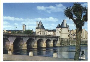 Chatellerault-86--pont-Henri-4.JPG