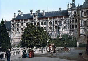 300px-Blois le château1900