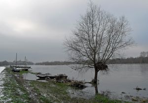2-La-Loire-et-les-gabares-en-hiver.jpg