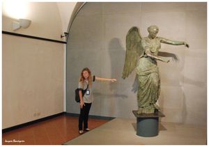Brescia Chiara au Museo Santa Giuilia devant la Victoire ai