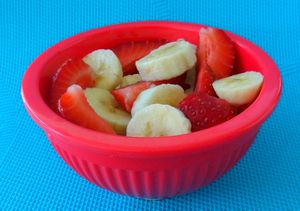 salade-de-fruits-fraises-bananes.JPG