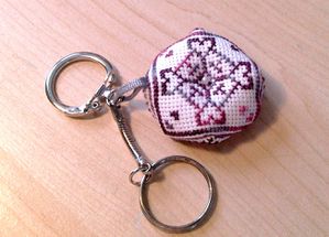 Biscornu porte clefs 5-copie-1