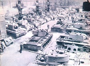 1942-fabbrica-carrarmati-URSS.JPG