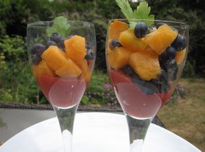 Compote de rhubarbe, melon et myrtilles