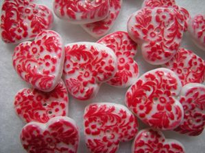 boutons-coeurs-rouges-007.JPG