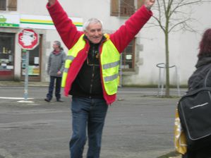 V comme Victoire NDDL Départ Tracto Vélo 010310 045