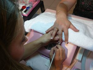 20120414_demonstration-maquillage-ongles-anais.b.JPG