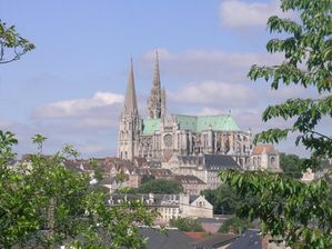 Notre-Dame de Chartres vue coté Sud arbres