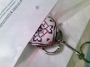 biscornu-porte-clefs-qui-s-en-va--jpg
