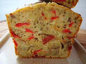 Cake-pesto--poivrons-rouges--feta-et-graines-tournesolP5614.jpg