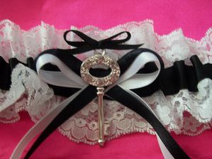 jarretiere-cle-noir-et-blanc--2-.jpg