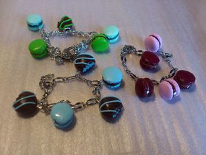 bracelets-breloques-gourmandise-vert-bleu-rose.jpg