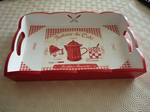 plateau rouge et blanc