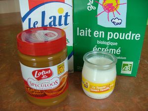 Préparation des yaourts à la pâte de spéculoos