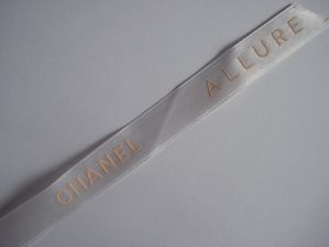 ruban-Allure-de-Chanel-blanc-ecriture-saumon.jpg