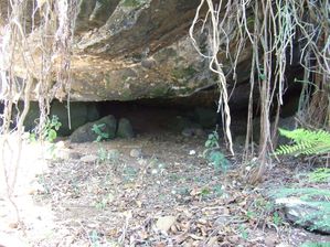 entrée abri sous roche