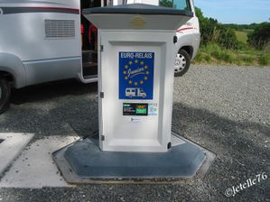 Jetelle-Champoly-02-border.jpg