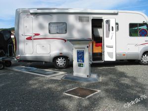 Jetelle-Champoly-03-border.jpg