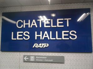 ... photo de la gare de Chatelet les Halles sur les quais de la ligne D