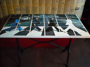 tiel table beatles blanc