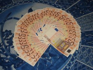 euros.jpg