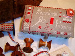 boitebroderBRODERIE-PASSION-ROUGE-006.jpg