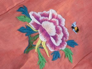 pivoine-abeille--2-.JPG