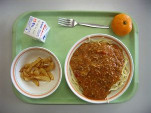 BennettPlateau_repas_cantine.jpg