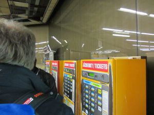 Prague : distributeurs de tickets dans le métro