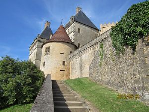Chateau-de-Biron.jpg
