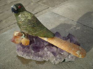 Oiseau de quartz vert et améthyste